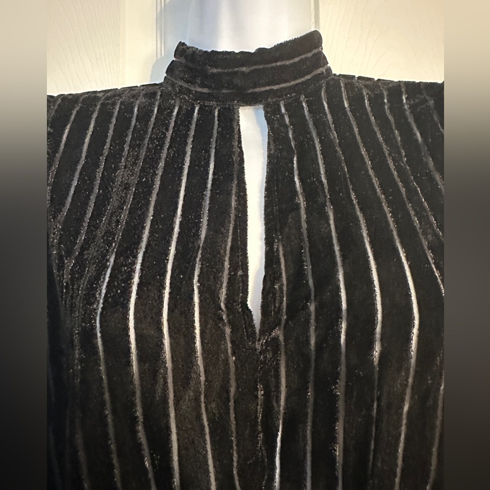FRAME Velvet Smocked Party Top In Noir/black. Size small/p - Picture 4 of 13